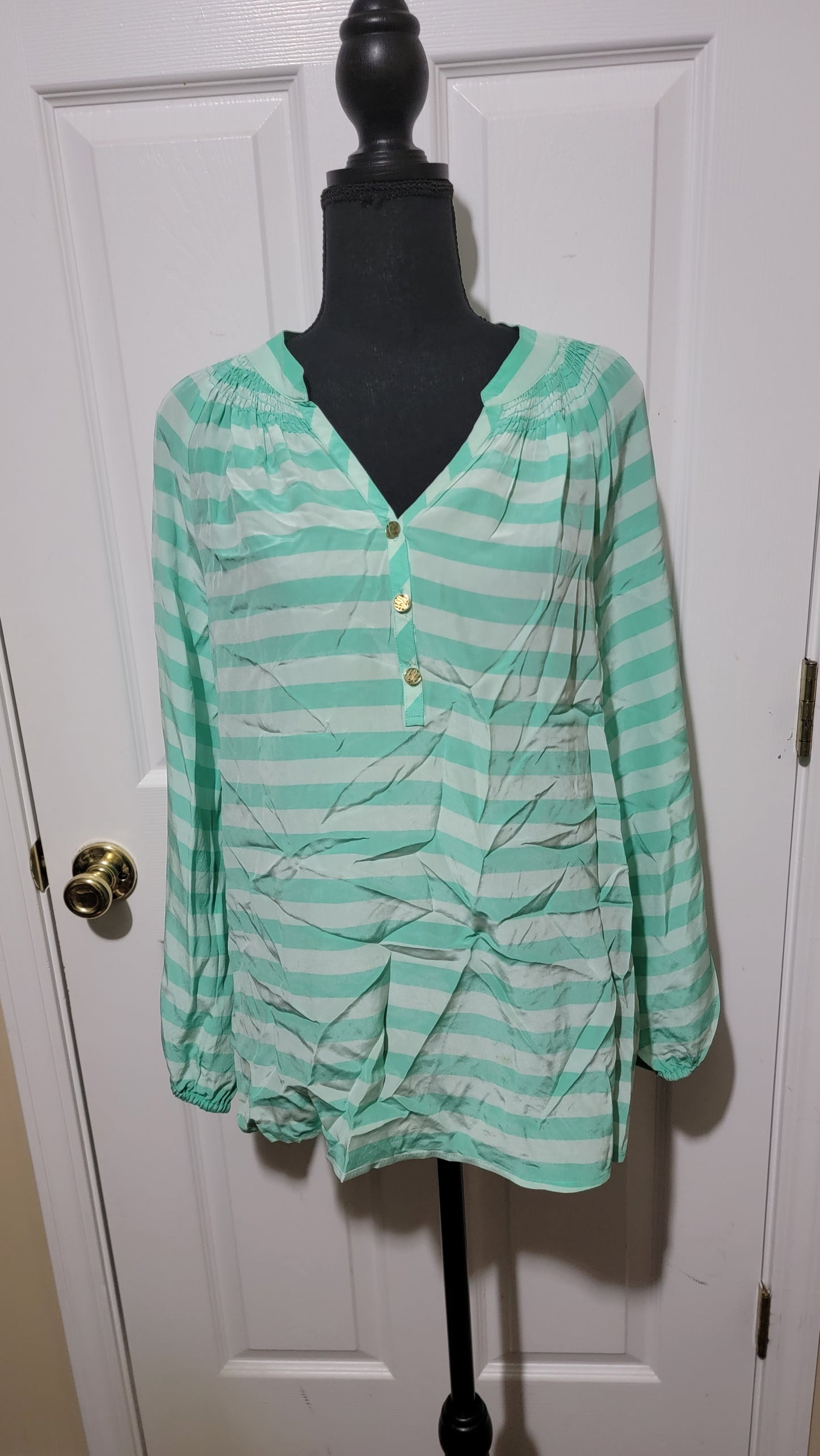 10.05.22 Lilly Pulitzer Dark and Light Green Blouse size Med