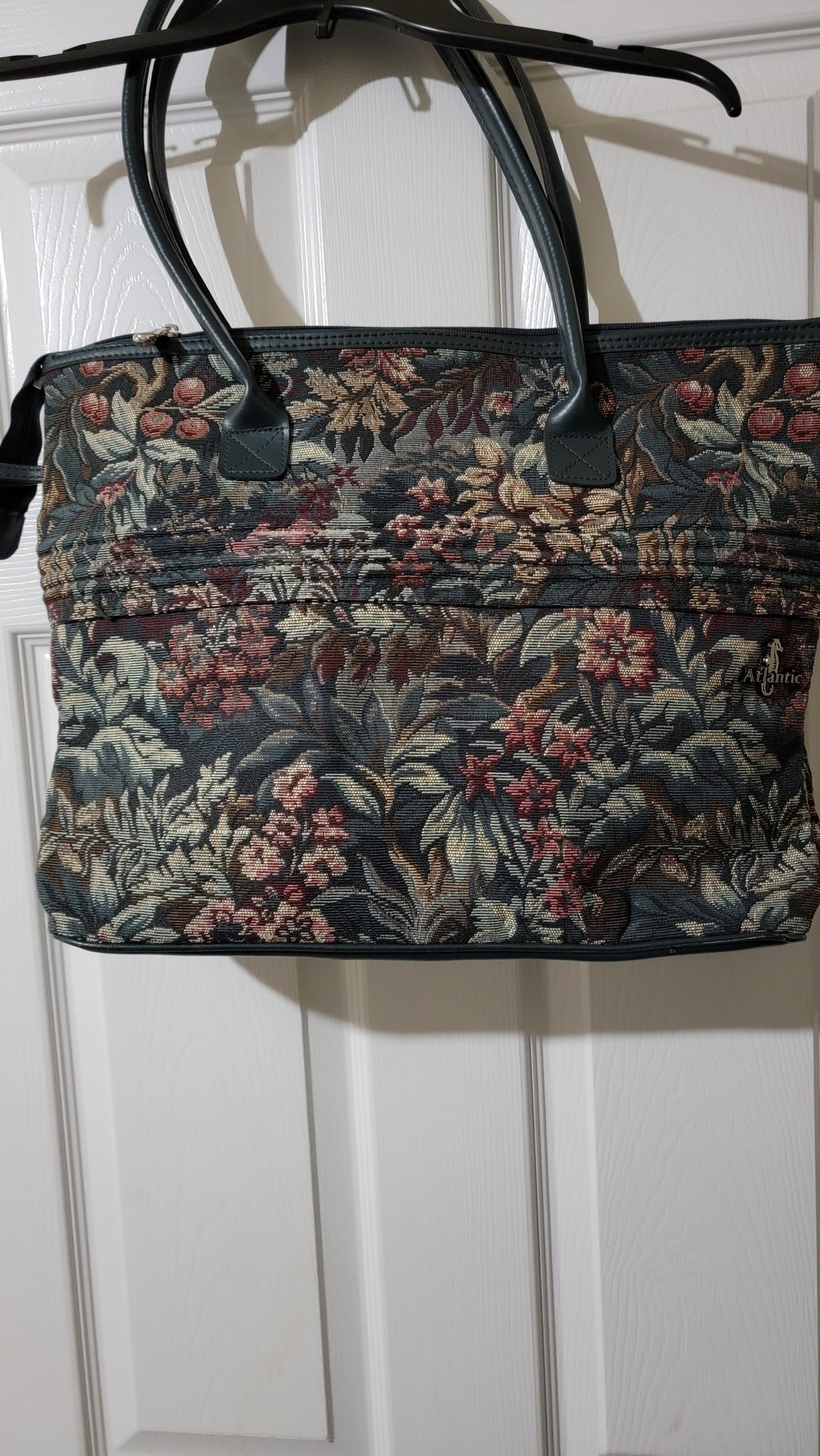 10.06.22 LARGE HAND BAG BY ATLANTIC